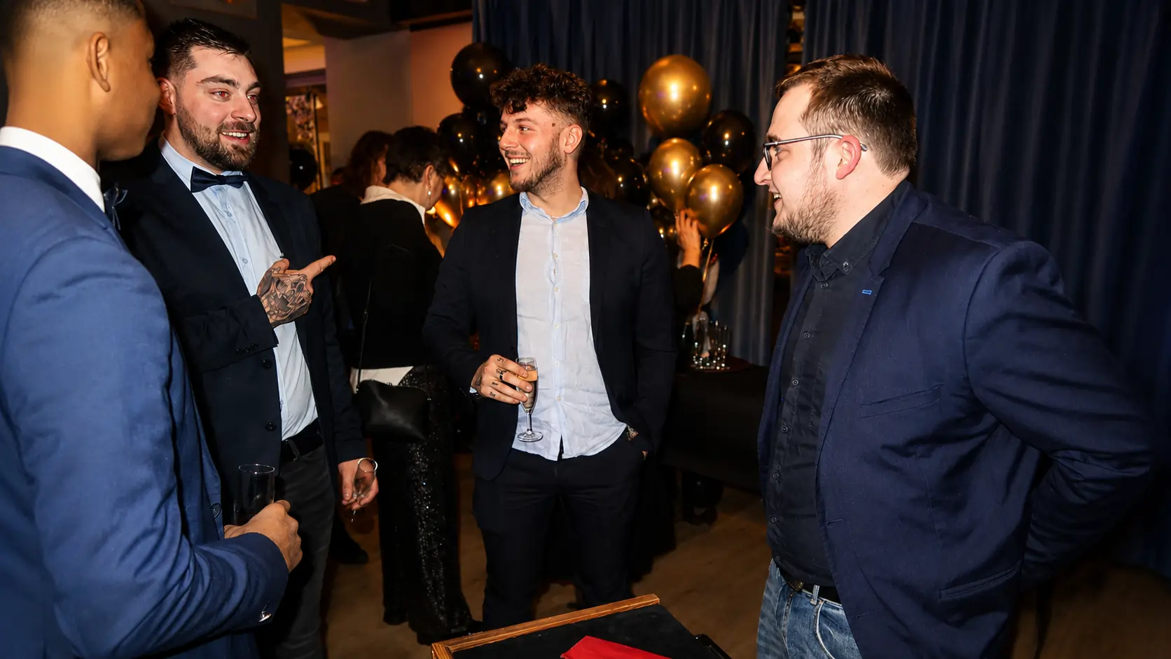 Magie close-up pour cocktail et soirée d'entreprise